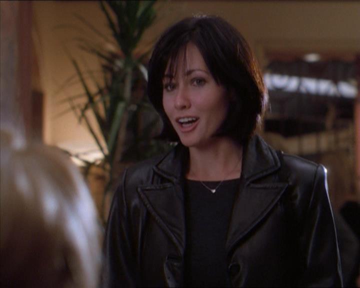 Charmed-Online_dot_net-1x04DeadManDating0683.jpg