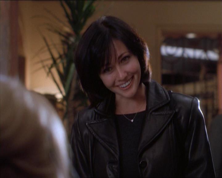 Charmed-Online_dot_net-1x04DeadManDating0687.jpg