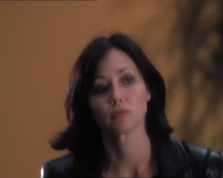 Charmed-Online_dot_net-1x04DeadManDating0705.jpg