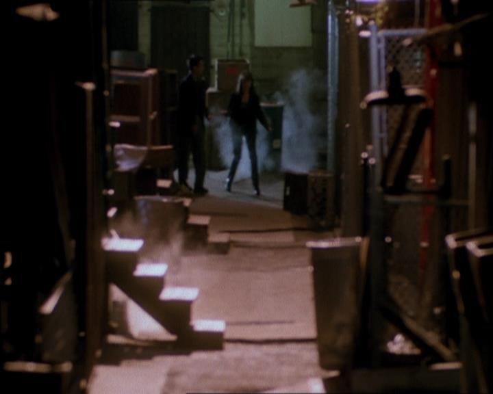 Charmed-Online_dot_net-1x04DeadManDating0721.jpg