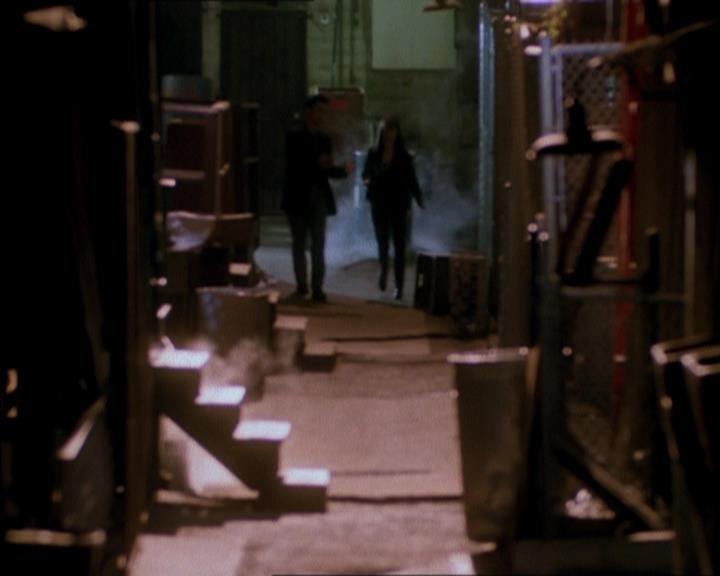 Charmed-Online_dot_net-1x04DeadManDating0722.jpg
