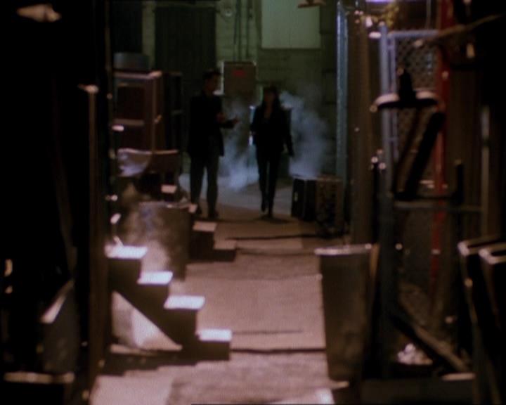 Charmed-Online_dot_net-1x04DeadManDating0723.jpg