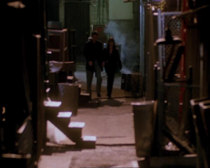 Charmed-Online_dot_net-1x04DeadManDating0726.jpg