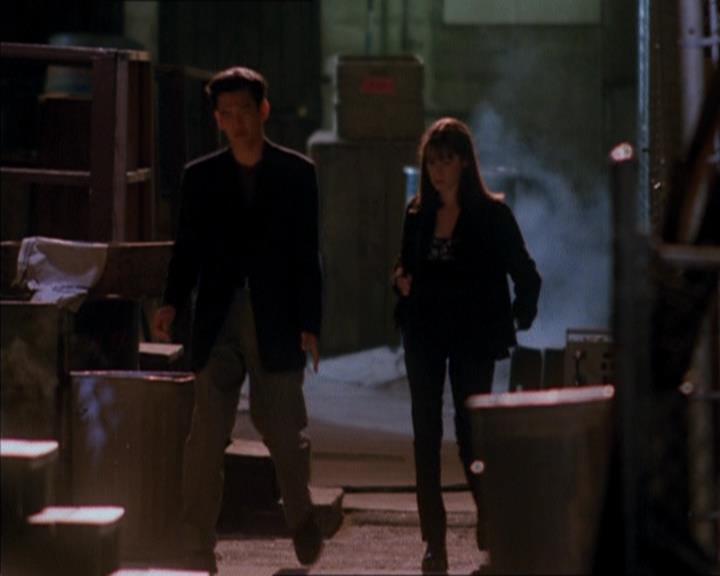 Charmed-Online_dot_net-1x04DeadManDating0730.jpg