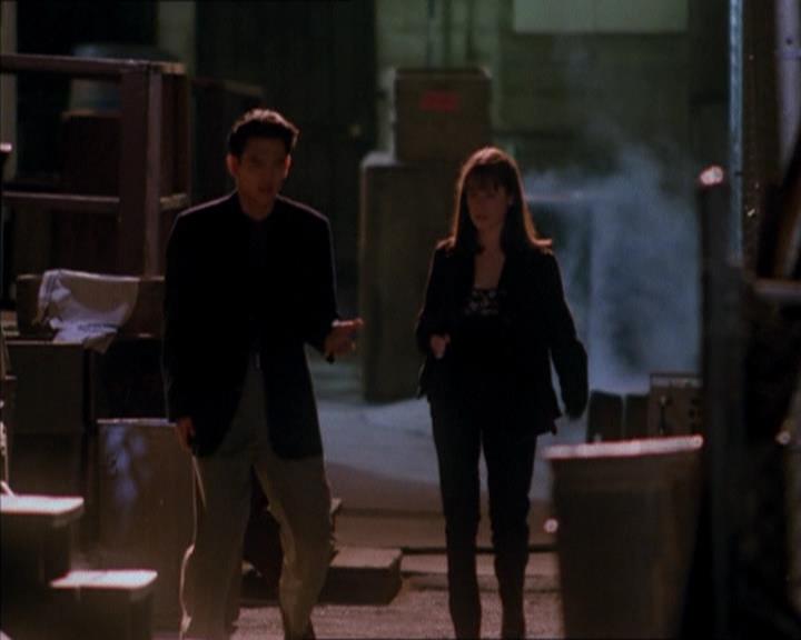 Charmed-Online_dot_net-1x04DeadManDating0731.jpg