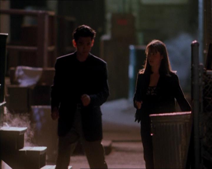 Charmed-Online_dot_net-1x04DeadManDating0735.jpg