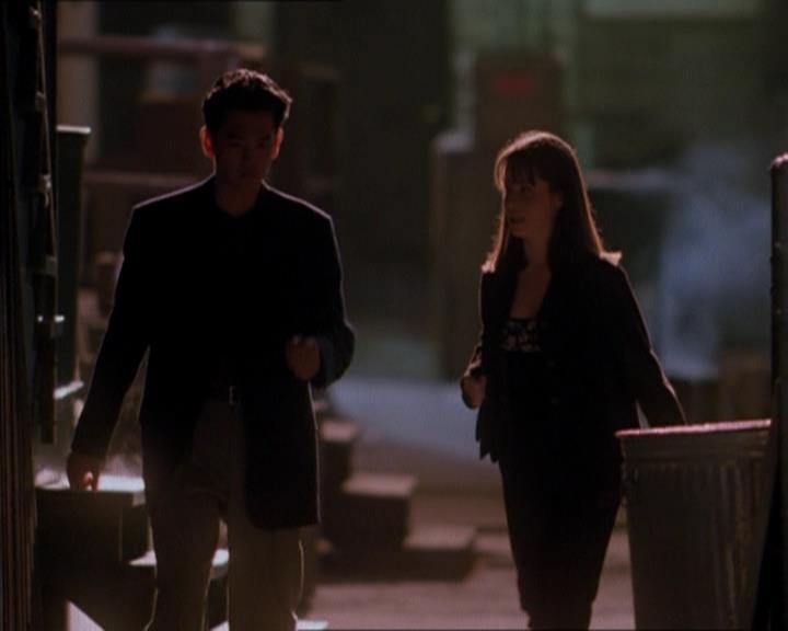 Charmed-Online_dot_net-1x04DeadManDating0736.jpg