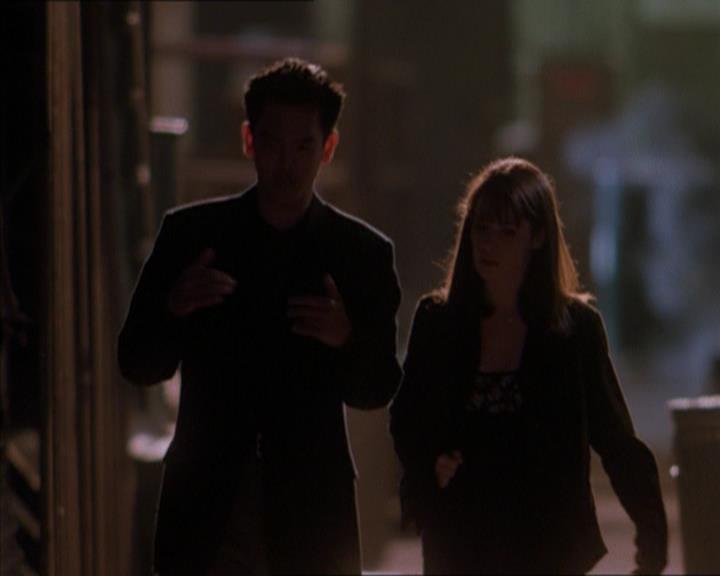 Charmed-Online_dot_net-1x04DeadManDating0740.jpg