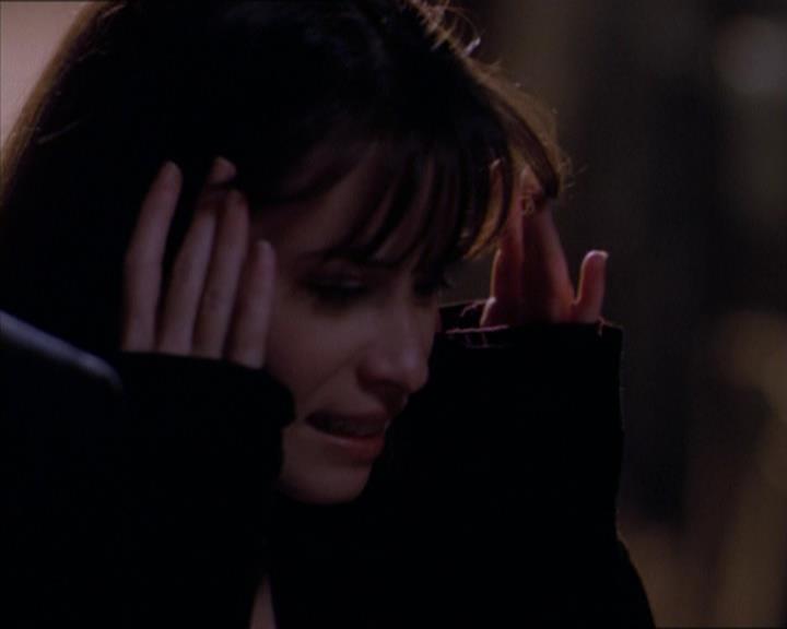 Charmed-Online_dot_net-1x04DeadManDating0754.jpg