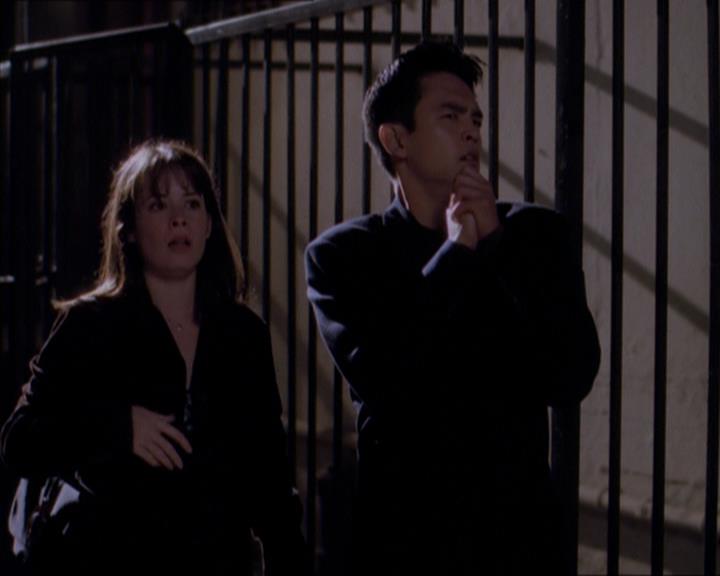 Charmed-Online_dot_net-1x04DeadManDating0774.jpg