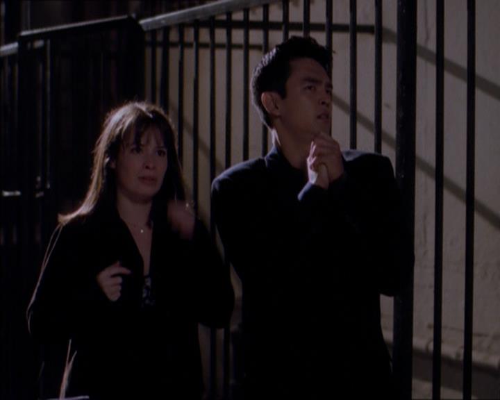 Charmed-Online_dot_net-1x04DeadManDating0779.jpg