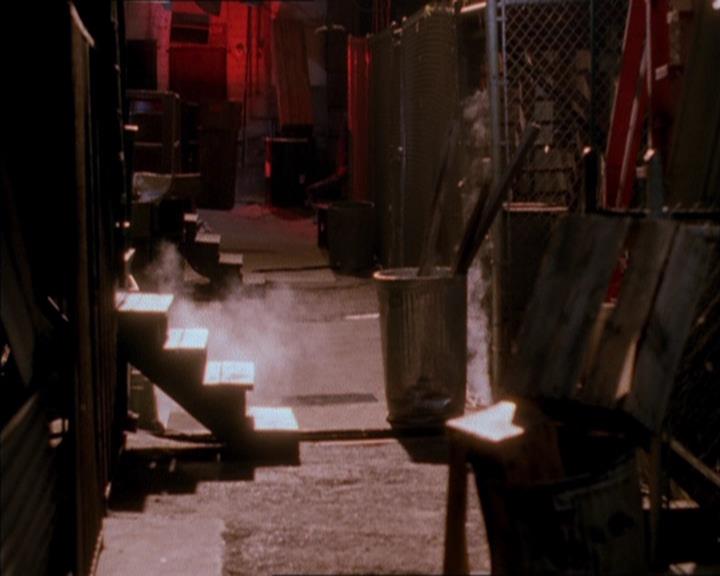 Charmed-Online_dot_net-1x04DeadManDating0793.jpg