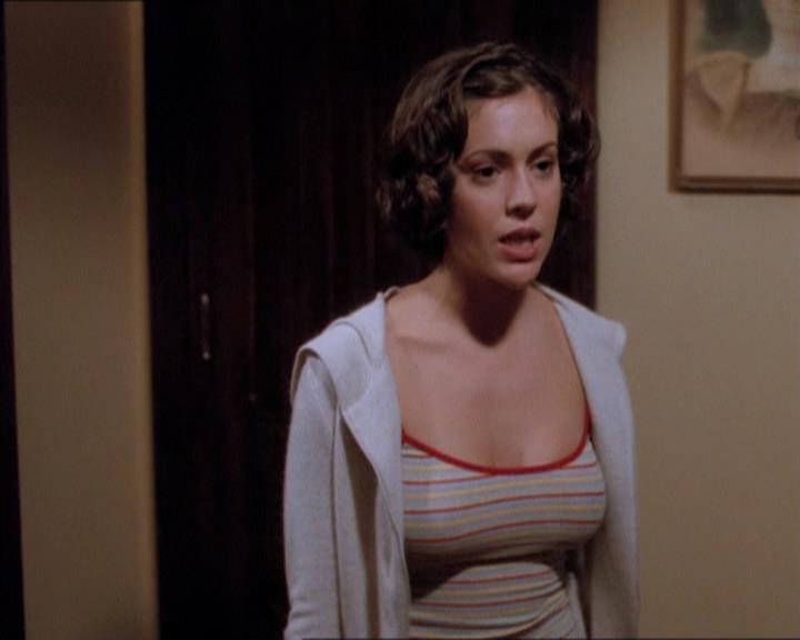 Charmed-Online_dot_net-1x04DeadManDating0812.jpg