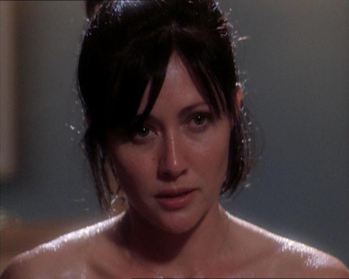 Charmed-Online_dot_net-1x04DeadManDating0825.jpg