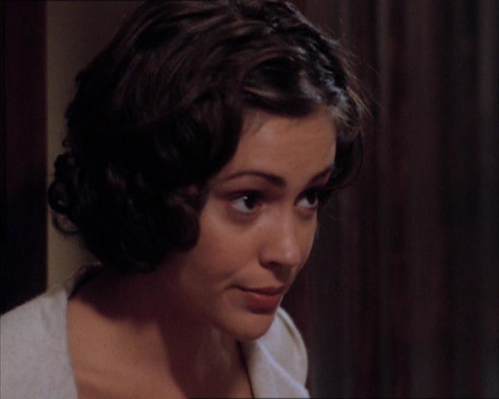 Charmed-Online_dot_net-1x04DeadManDating0828.jpg
