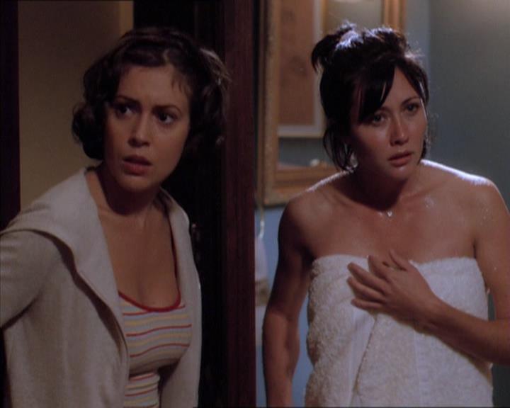 Charmed-Online_dot_net-1x04DeadManDating0844.jpg