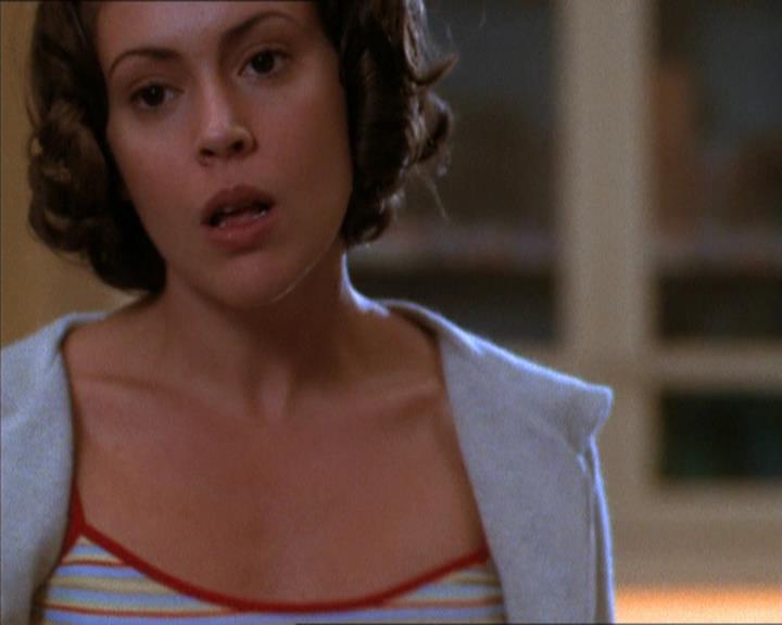 Charmed-Online_dot_net-1x04DeadManDating0862.jpg