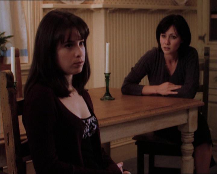 Charmed-Online_dot_net-1x04DeadManDating0878.jpg