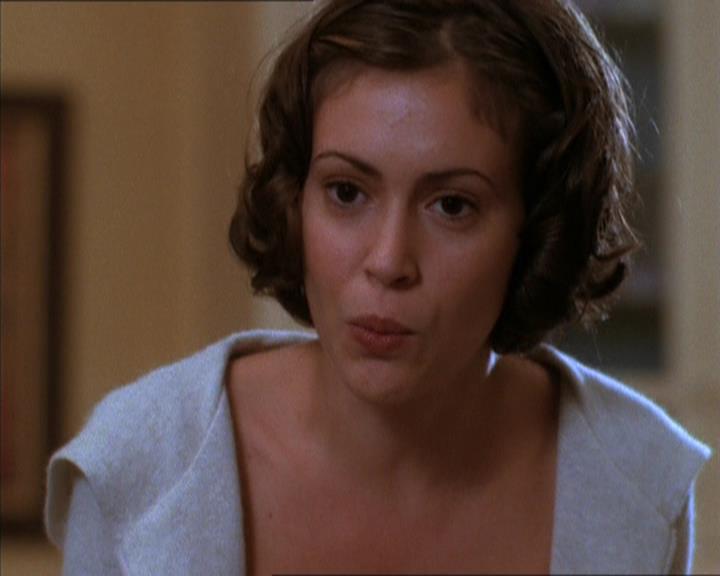 Charmed-Online_dot_net-1x04DeadManDating0883.jpg