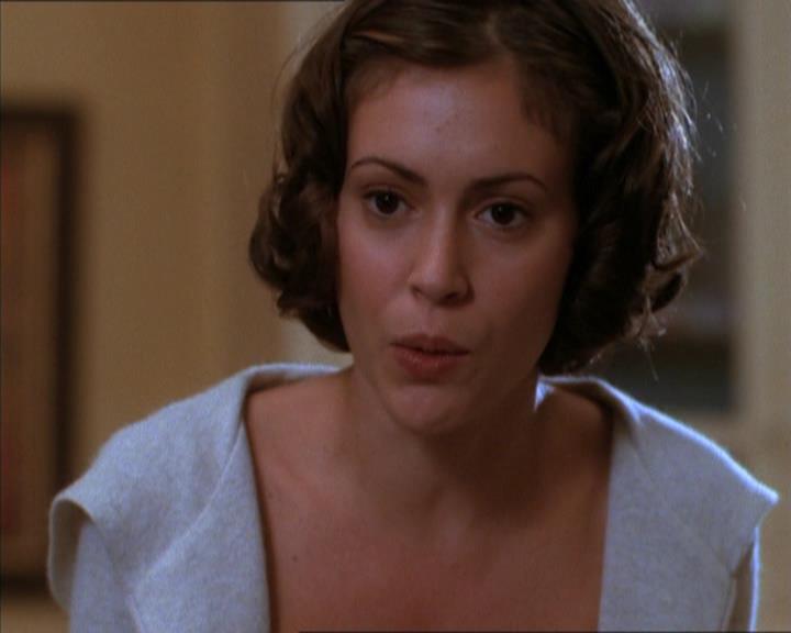 Charmed-Online_dot_net-1x04DeadManDating0884.jpg