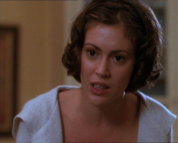 Charmed-Online_dot_net-1x04DeadManDating0886.jpg