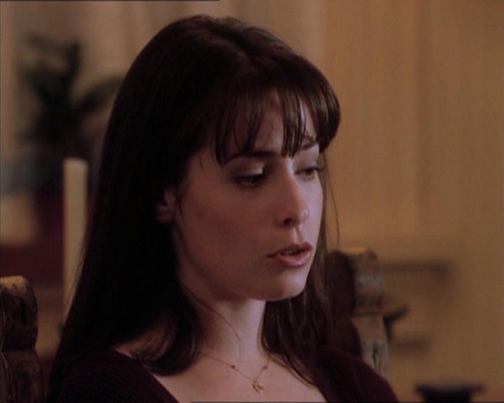 Charmed-Online_dot_net-1x04DeadManDating0887.jpg