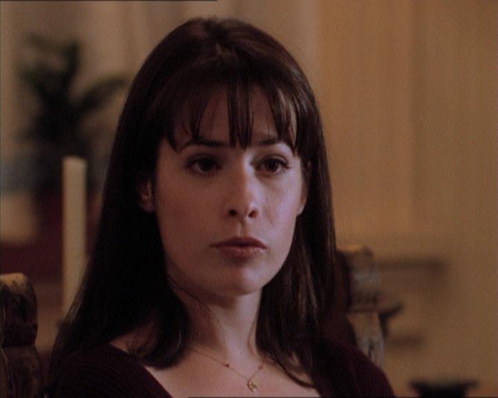 Charmed-Online_dot_net-1x04DeadManDating0888.jpg