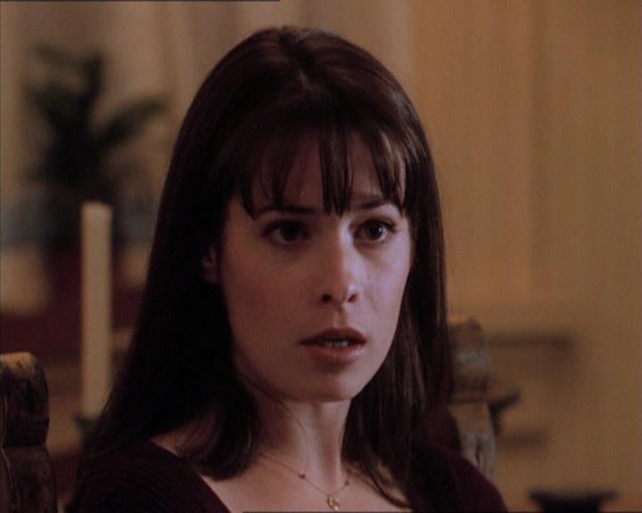 Charmed-Online_dot_net-1x04DeadManDating0889.jpg