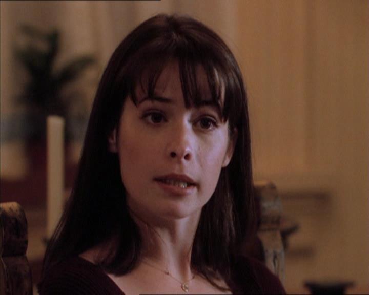 Charmed-Online_dot_net-1x04DeadManDating0890.jpg
