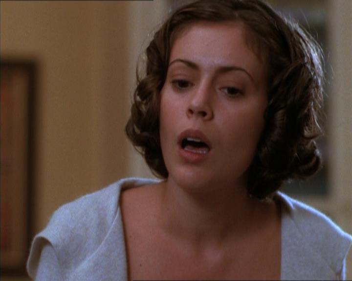 Charmed-Online_dot_net-1x04DeadManDating0892.jpg