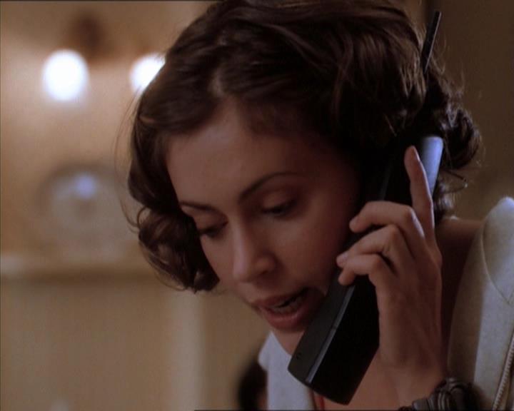 Charmed-Online_dot_net-1x04DeadManDating0898.jpg