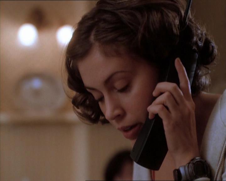Charmed-Online_dot_net-1x04DeadManDating0901.jpg