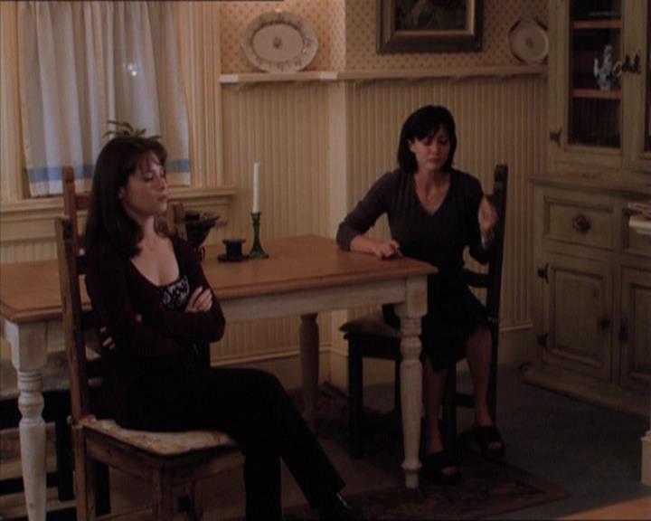 Charmed-Online_dot_net-1x04DeadManDating0908.jpg
