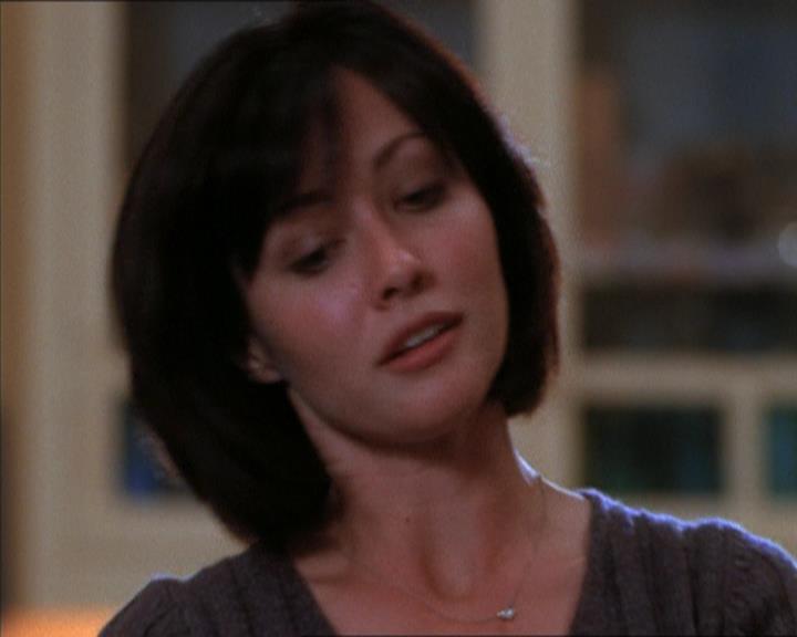 Charmed-Online_dot_net-1x04DeadManDating0920.jpg