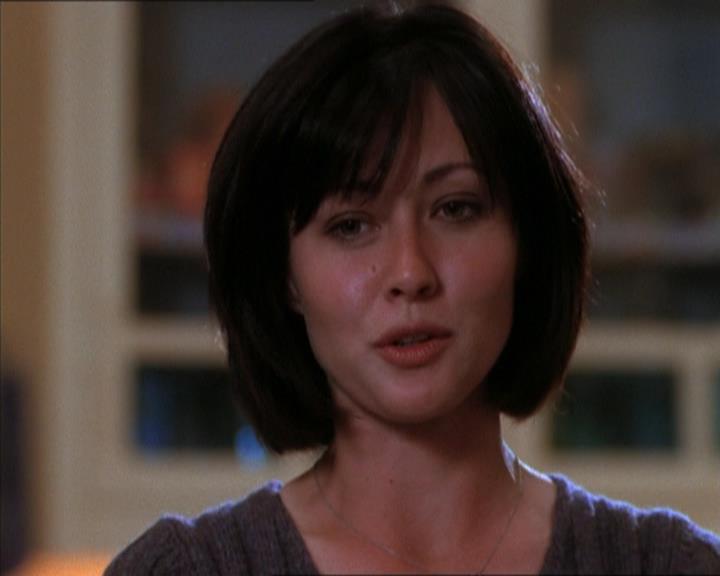Charmed-Online_dot_net-1x04DeadManDating0922.jpg