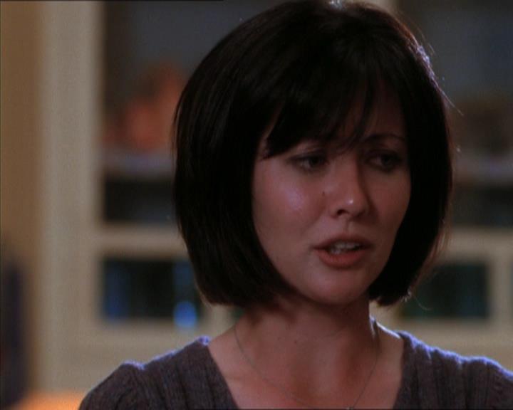 Charmed-Online_dot_net-1x04DeadManDating0925.jpg