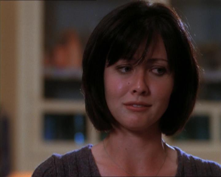 Charmed-Online_dot_net-1x04DeadManDating0927.jpg