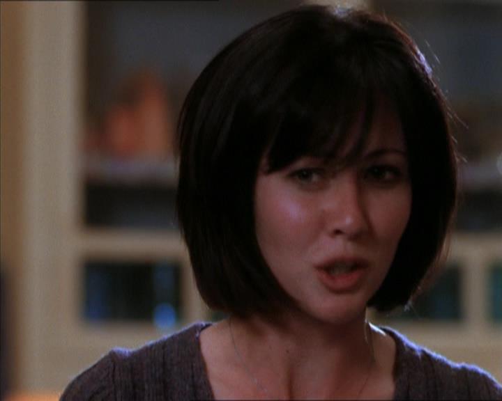 Charmed-Online_dot_net-1x04DeadManDating0929.jpg