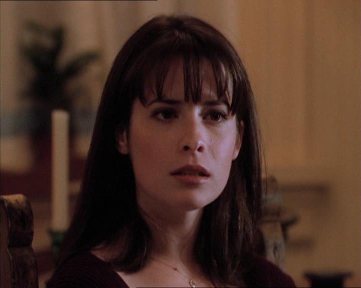 Charmed-Online_dot_net-1x04DeadManDating0932.jpg