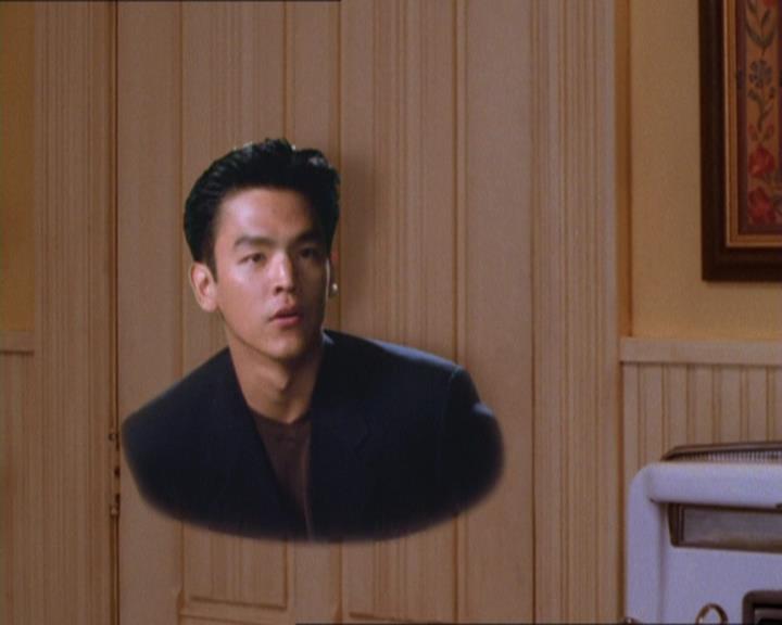 Charmed-Online_dot_net-1x04DeadManDating0937.jpg