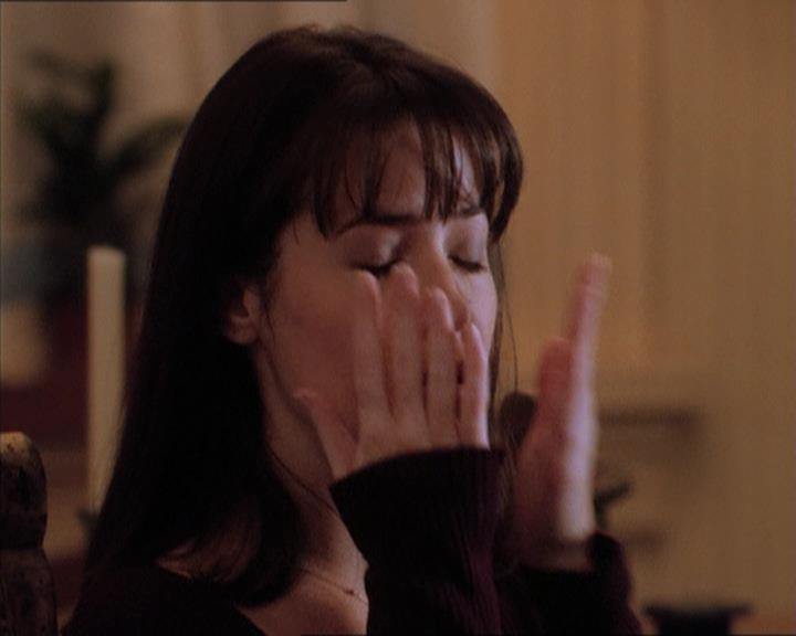 Charmed-Online_dot_net-1x04DeadManDating0940.jpg