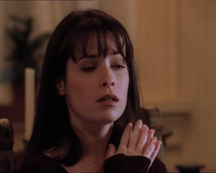 Charmed-Online_dot_net-1x04DeadManDating0945.jpg