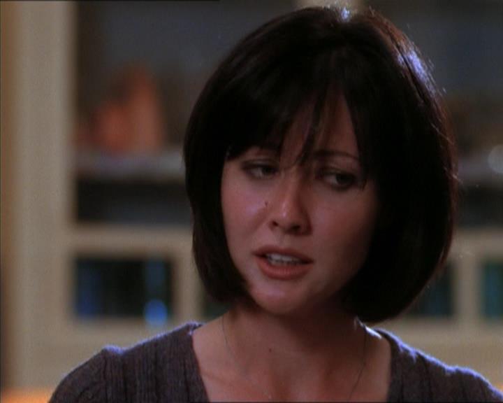 Charmed-Online_dot_net-1x04DeadManDating0946.jpg