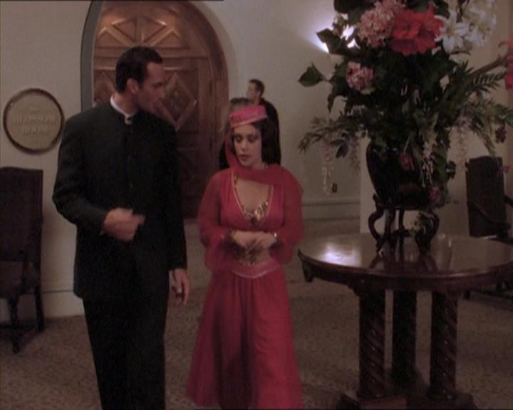 Charmed-Online_dot_net-1x04DeadManDating0954.jpg