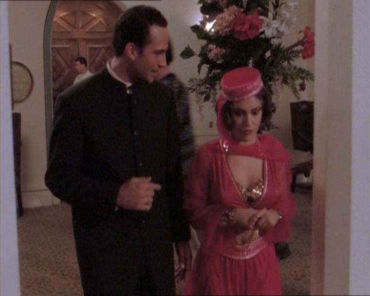 Charmed-Online_dot_net-1x04DeadManDating0956.jpg
