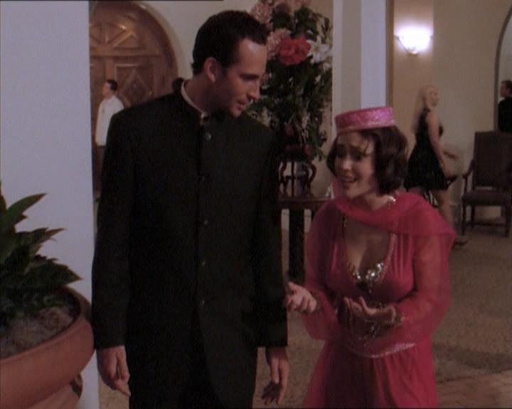 Charmed-Online_dot_net-1x04DeadManDating0958.jpg Charmed-Online_dot_net-1x04DeadManDating0958.jpg