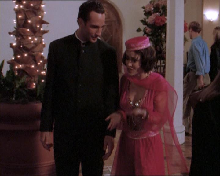 Charmed-Online_dot_net-1x04DeadManDating0960.jpg