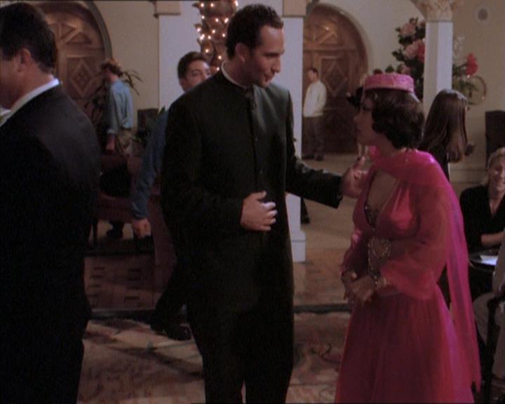Charmed-Online_dot_net-1x04DeadManDating0964.jpg