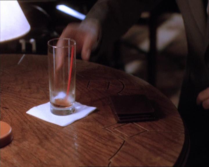 Charmed-Online_dot_net-1x04DeadManDating0968.jpg