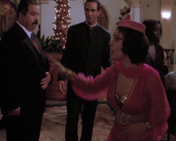 Charmed-Online_dot_net-1x04DeadManDating0972.jpg